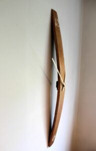 ساعت دیواری چوبی هلالی